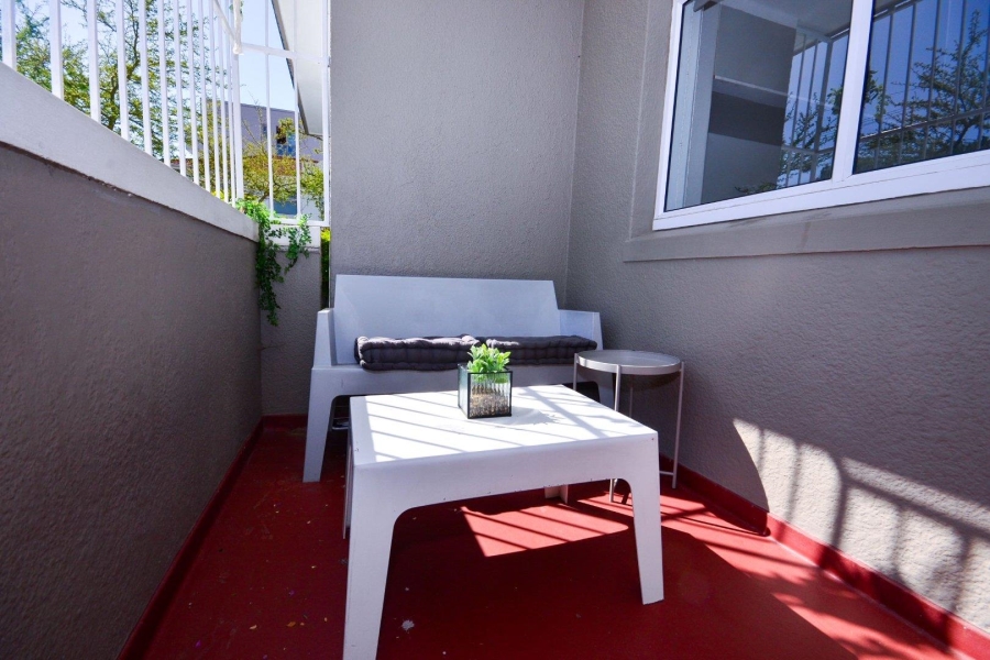 To Let 2 Bedroom Property for Rent in Green Point Western Cape